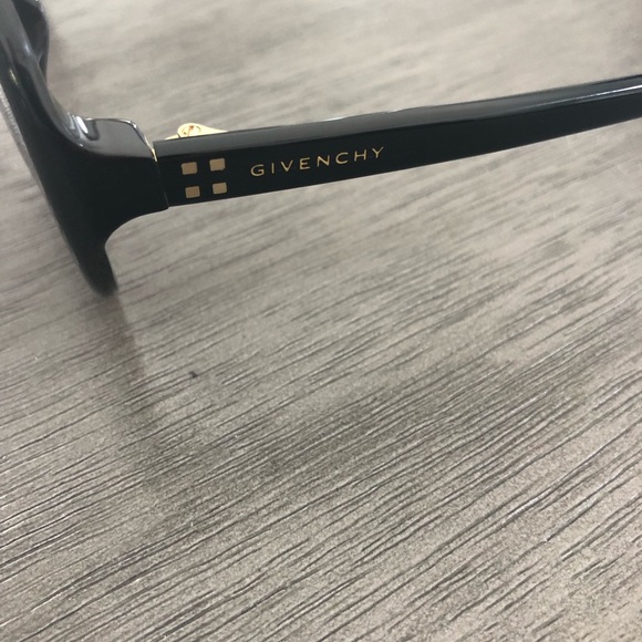 Authentic 🎉NEW🎉Givenchy black sunglasses w/ case - Picture 4 of 12